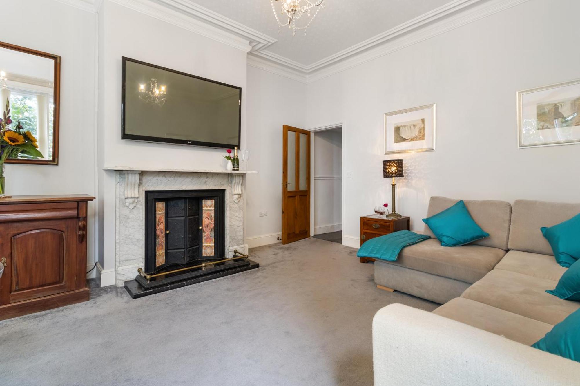 Elegant Malvhina Retreat On The Malvern Hills Great Malvern Extérieur photo
